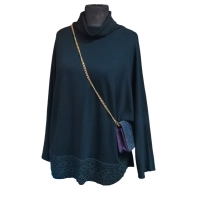 Elegancki czarny sweter w luźnym stylu oversize zdobiony gipiurą